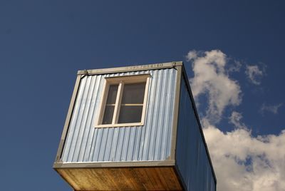 Блок-контейнер из металла для отдыха на даче